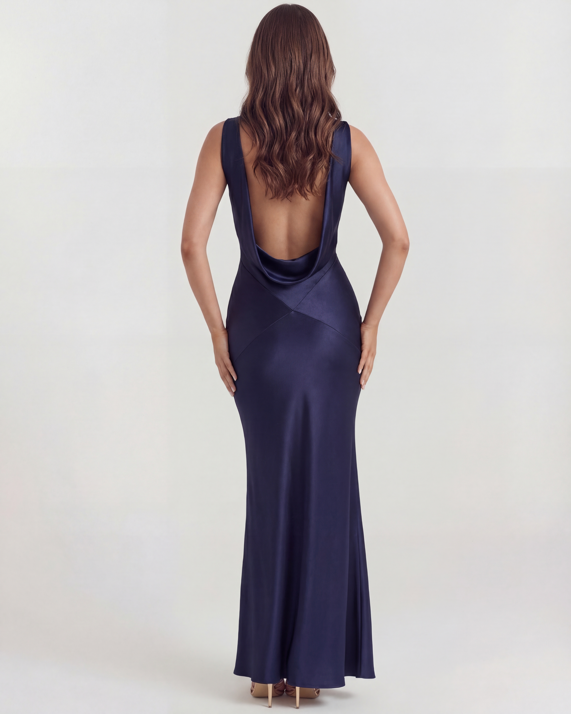Sapphire en color azul oscuro - Cloe Montiel